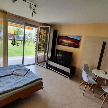 Apartament Igenyes 4 Fos Apartman Koezvetlen A Strandnal Csopak Zewnętrze zdjęcie