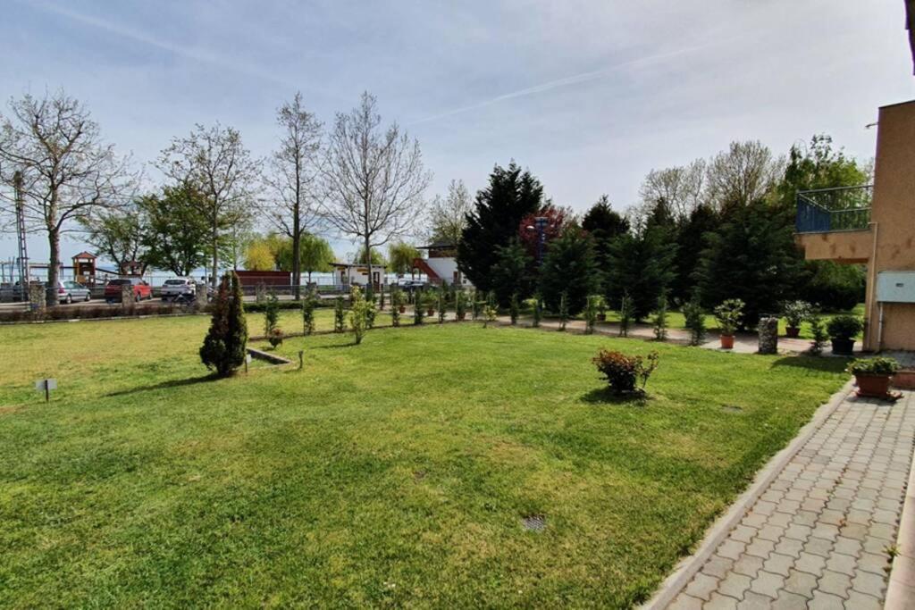Apartament Igenyes 4 Fos Apartman Koezvetlen A Strandnal Csopak Zewnętrze zdjęcie