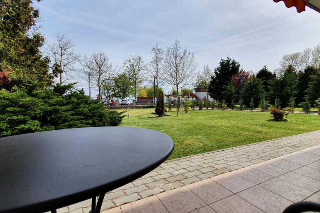Apartament Igenyes 4 Fos Apartman Koezvetlen A Strandnal Csopak Zewnętrze zdjęcie